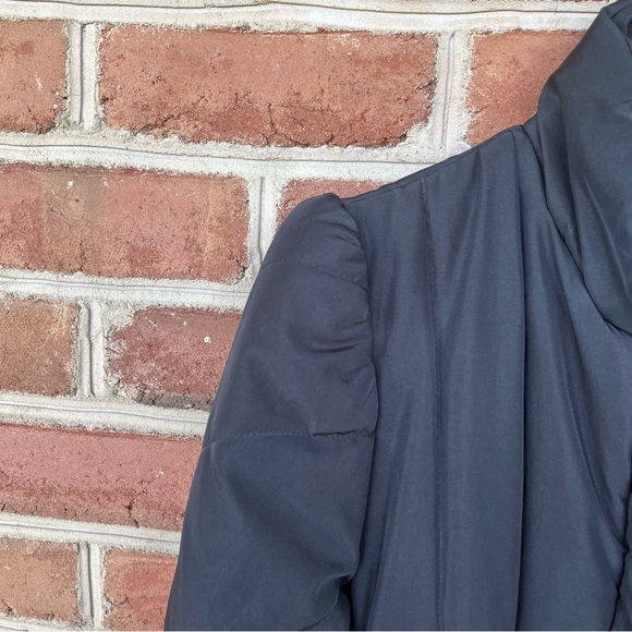 Vintage black puffer trenchcoat size: ladies small - Picture 5 of 10